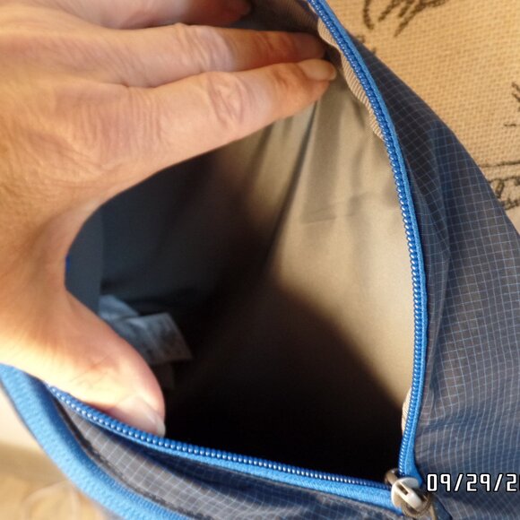 Eddie Bauer Sling Pack Excellent Unused Condition Phone Holder Several Pockets - Picture 5 of 15